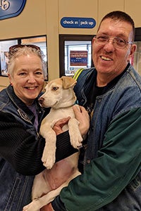 Couple adopting Esme the tan and white puppy