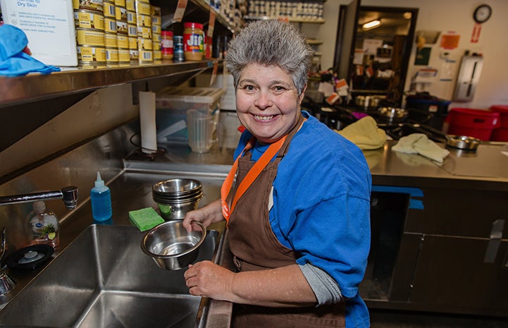 Woman from Tierra Del Sol volunteering to do dishes at the Best Friends Pet Adoption and Spay/Neuter Center in Los Angeles